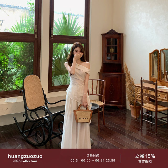 Huangzuozuo Sazuojia ຂະຫນາດນ້ອຍ slanted shoulder top trousers temperament ຊຸດແມ່ຍິງ summer ສອງສິ້ນ