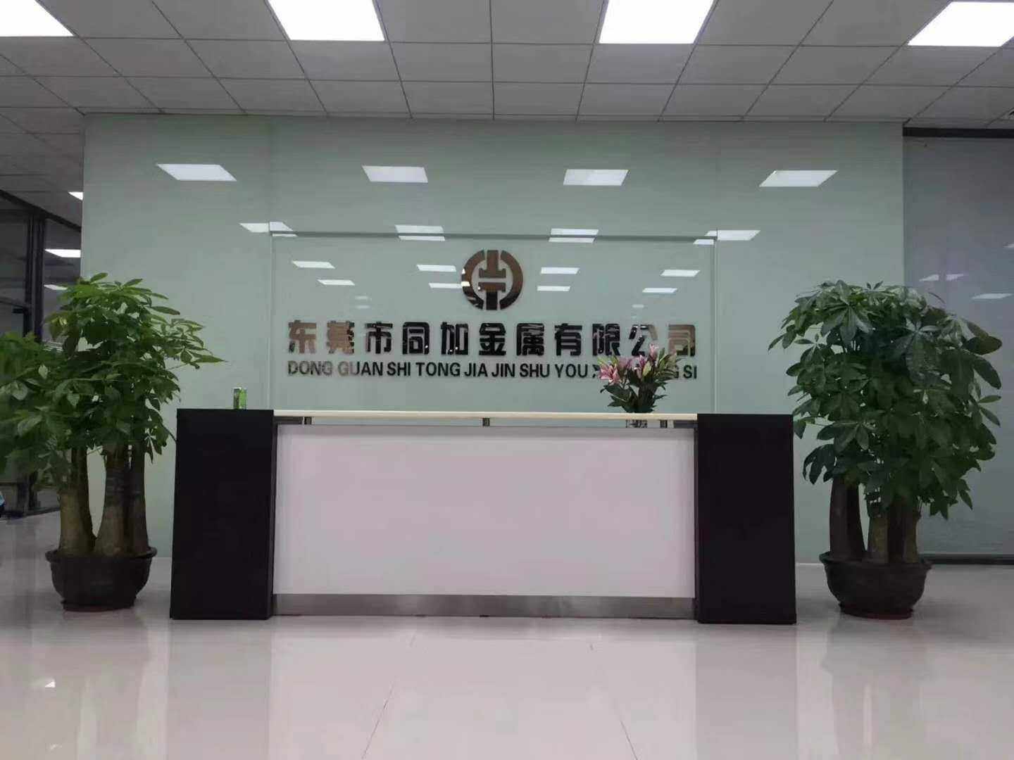 Shenzhen Office Plant Furnishing plasterboard aluminum plastic UA board plantboard squared glass background wall styling pack installation