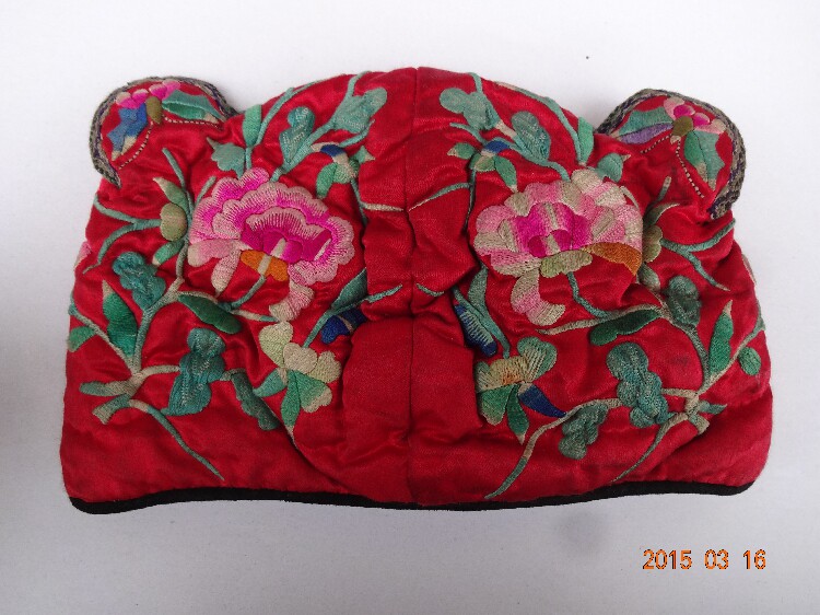 Pure hand embroidered Miao embroidery old embroidery National embroidery pine peach embroidery piece * embroidered hat 40