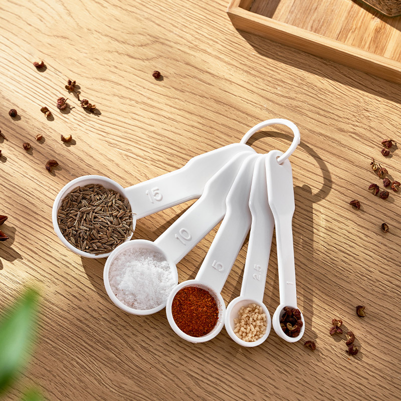 Multi-purpose measuring spoon with scale metering spoon baking dosing salt spoon Milk Powder Spoon spoon Kerdegree plastic small spoon