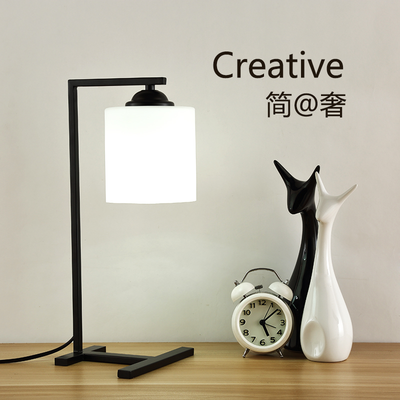 Creative Table Lamp, Nordic Simple Modern Fashion, Warm Light, Personalized Study Lamp, Desk Decoration, Cozy Bedroom Bedside Lamp