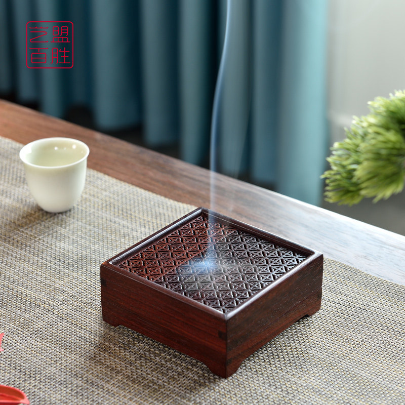 Tea table square plum blossom engraved lavender box India small leaf purple sandalwood made sandalwood Sandalwood Sandalwood sandalwood Tea Dao Decoration Pendulum