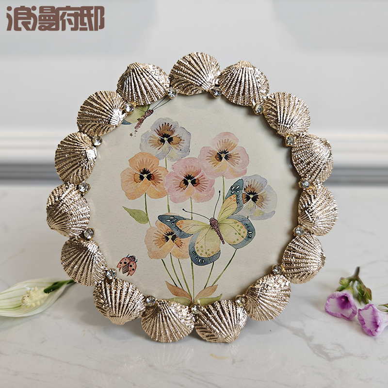 Nordic Light Luxury Round 4inch Photo Frame with Gold Metal Shell Stand for Pet Dog and Cat Commemorative Photos Nordic Light Luxury Round 4inch Photo Frame with Gold Metal Shell Stand for Pet Dog and Cat Commemorative Photos