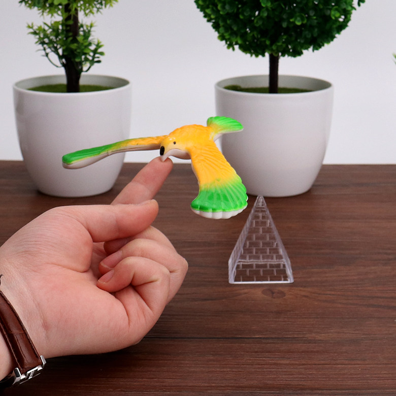 バランスの取れた鳥の重力イーグルクリエイティブストレス解消装飾オーナメント飛ぶ鳥指先タンブラー浮遊おもちゃ