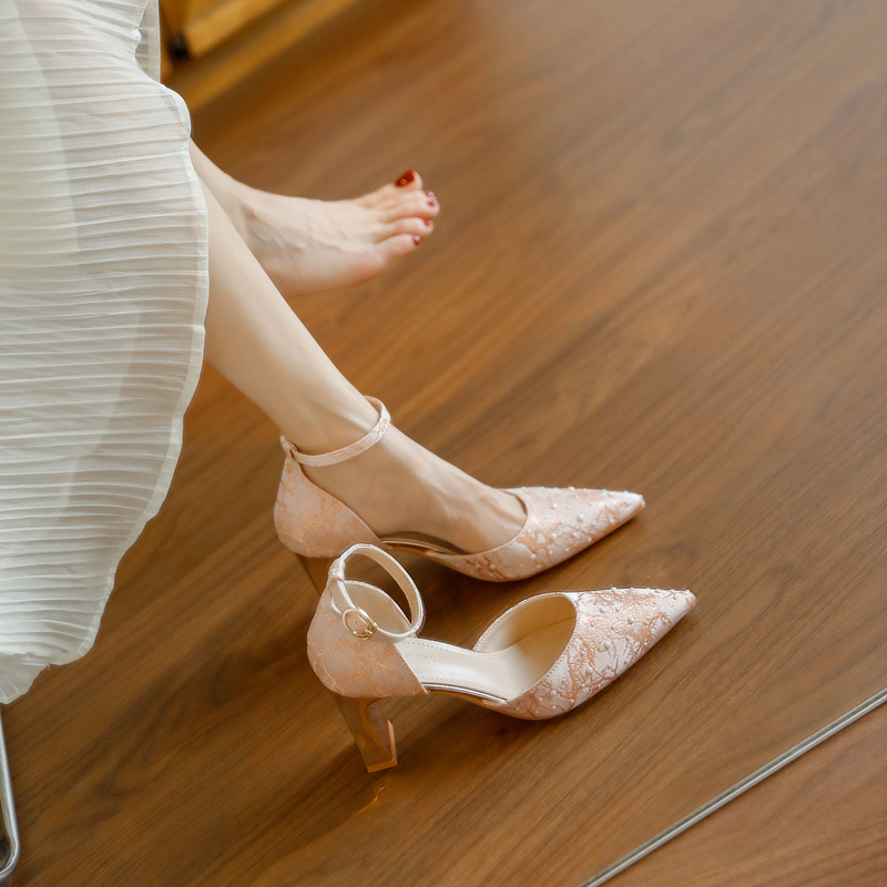 French-Style Pink Closed-Toe Sandals for Women, Summer Comfortable Shoes with Pearl Studs, Wedding Shoes with a Single Strap, Hollow Design, Chunky High Heels
