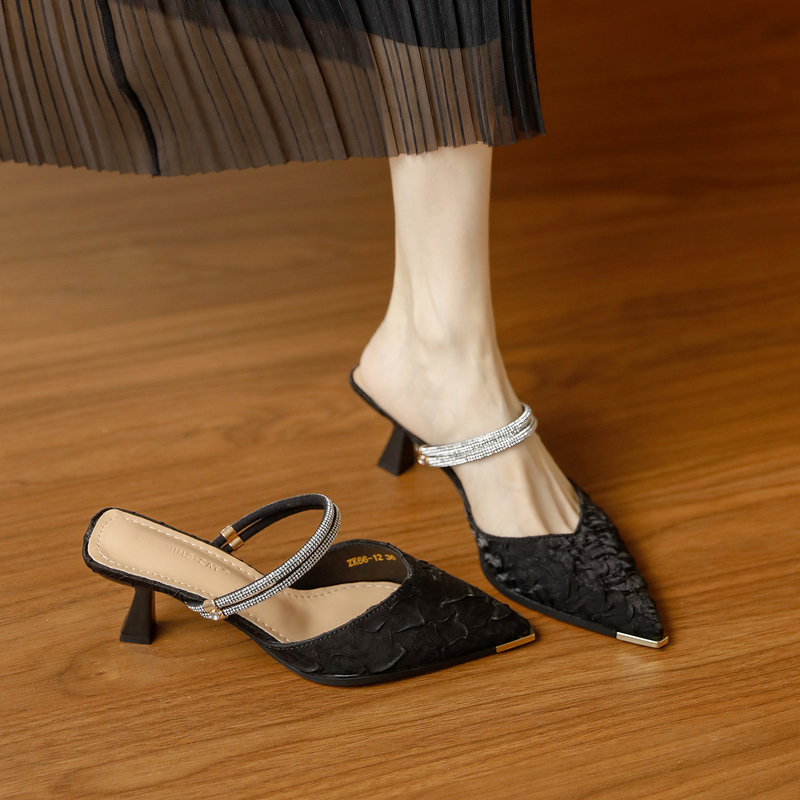 Black Fish-Pattern Anti-Kick Metal Toe-Cap Slippers for Women, Summer Fairy Style, Suitable for Wearing with Dresses, Pointed-Toe Rhinestone Stiletto Sandals