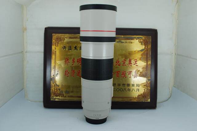 98 new Canon 300mmF4LIS SLR lens professional red circle fixed focus telephoto bird hunting constant circle anti-shake