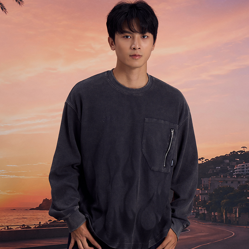 Gastation Waffle-Style Vintage Long T-Shirt with Zipper Pockets and Retro Flame Print, Loose Fit Gastation Waffle-Style Vintage Long T-Shirt with Zipper Pockets and Retro Flame Print, Loose Fit