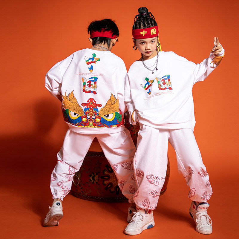 The opening ceremony of the Primary School Games Costume Children Cheerleaders performed the national tide and the Gymnastics Street Dance Performance Service Tide