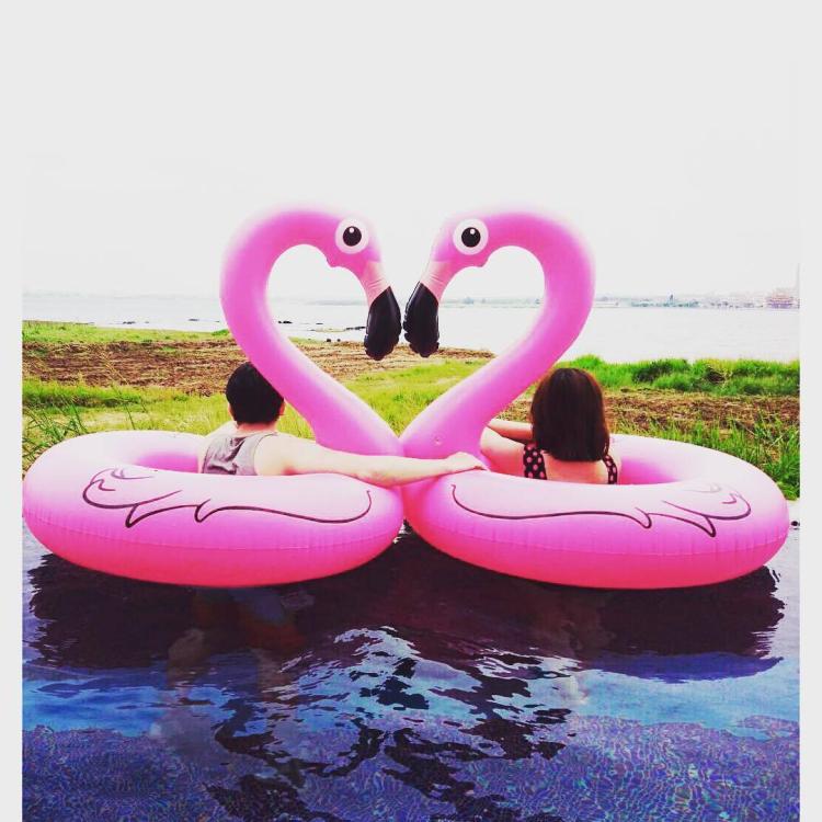 Gắn kết người lớn bơm hơi giải trí đồ chơi siêu flamingo nổi trên biển kỳ nghỉ biển nổi hàng bơi vòng phao bơi thiên nga