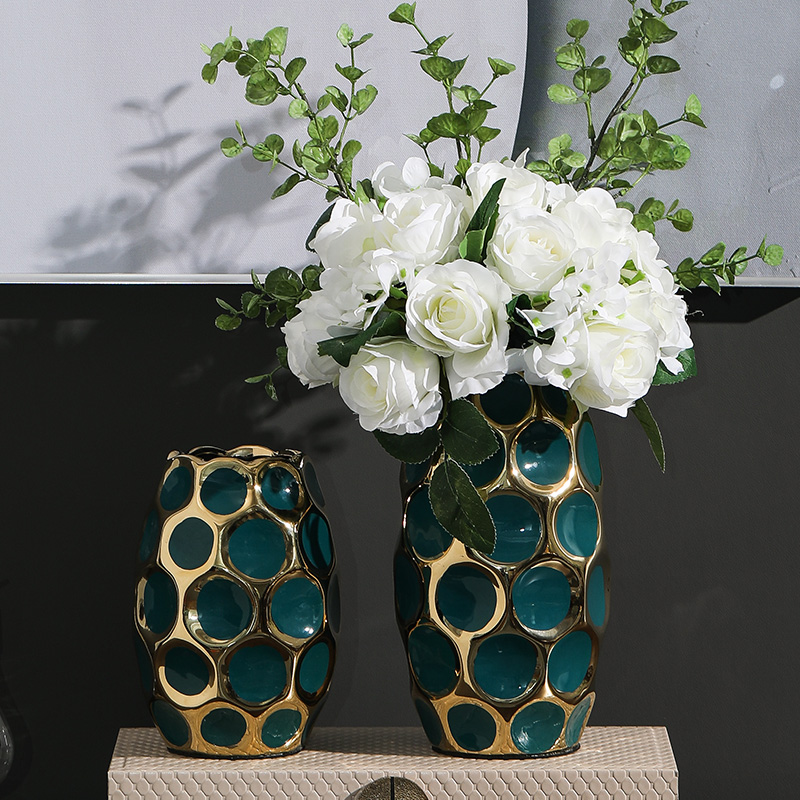 Minimalism rain tong household soft outfit design of the sitting room is green, white porcelain vase vases, furnishing articles ornaments