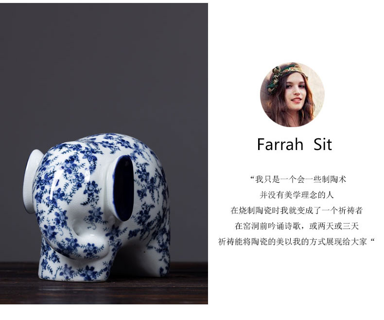 Jingdezhen ceramic elephant furnishing articles bridal chamber decorates a pair of blue and white porcelain like arts and crafts