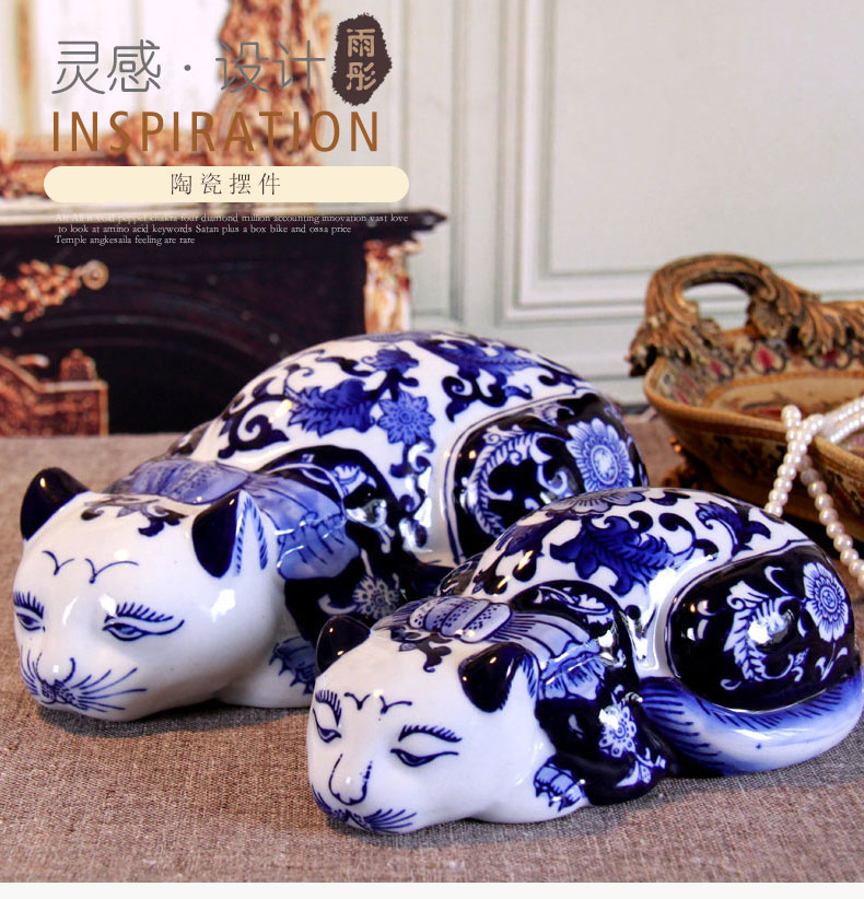 Jingdezhen blue and white porcelain, lovely languid is lazy cat cat cat ceramics handicraft furnishing articles home decoration interior decoration