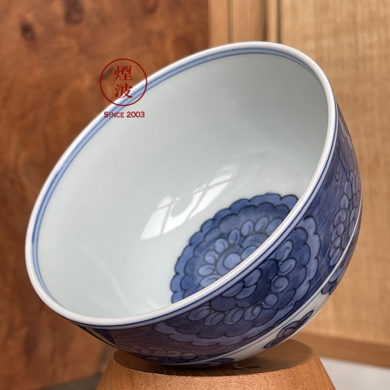 Jingdezhen spring auspicious six designs of blue and white treasure jade flower painting of ocean 's cup