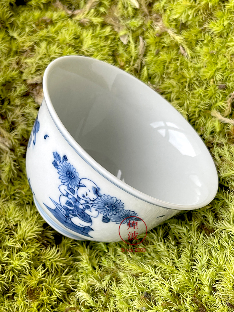 Jingdezhen blue and white meilan lesser RuanDingRong made lesser money lotus by four seasons boy baby play sample tea cup tea cups