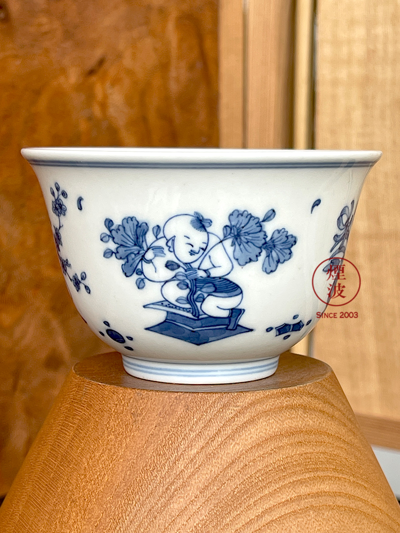 Jingdezhen blue and white meilan lesser RuanDingRong made lesser money lotus by four seasons boy baby play sample tea cup tea cups