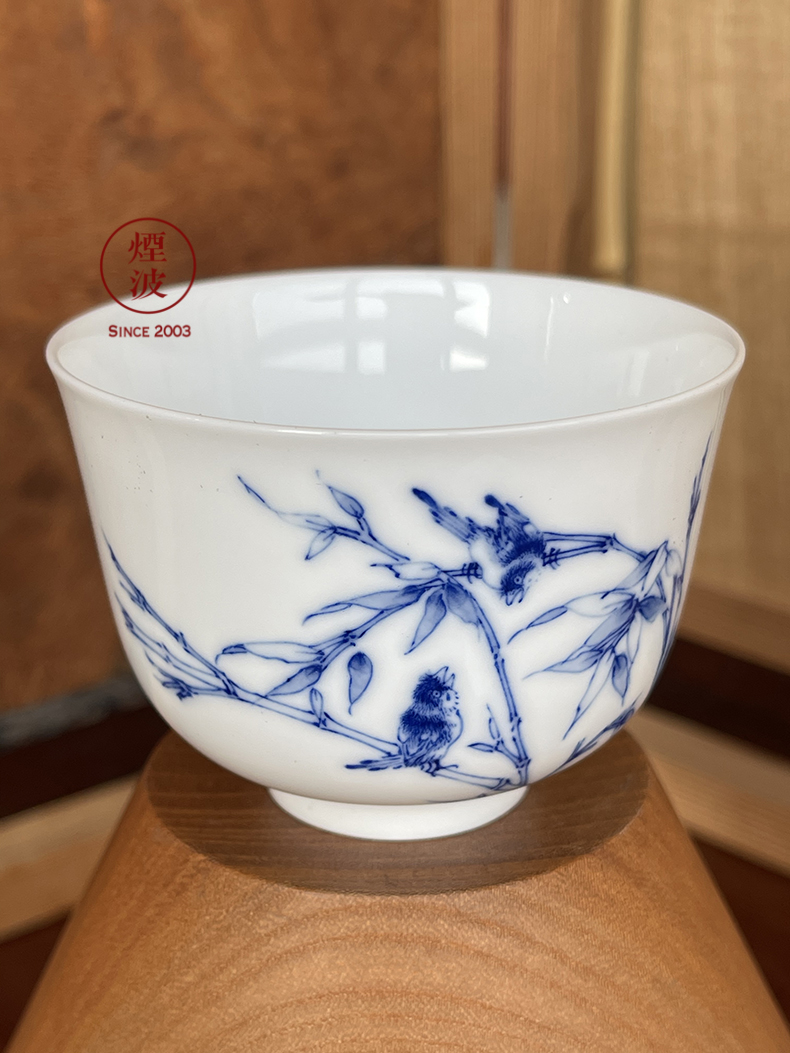 Jingdezhen blue and white flower on bamboo nine calcinations hand - made porcelain hand cup cup sample tea cup