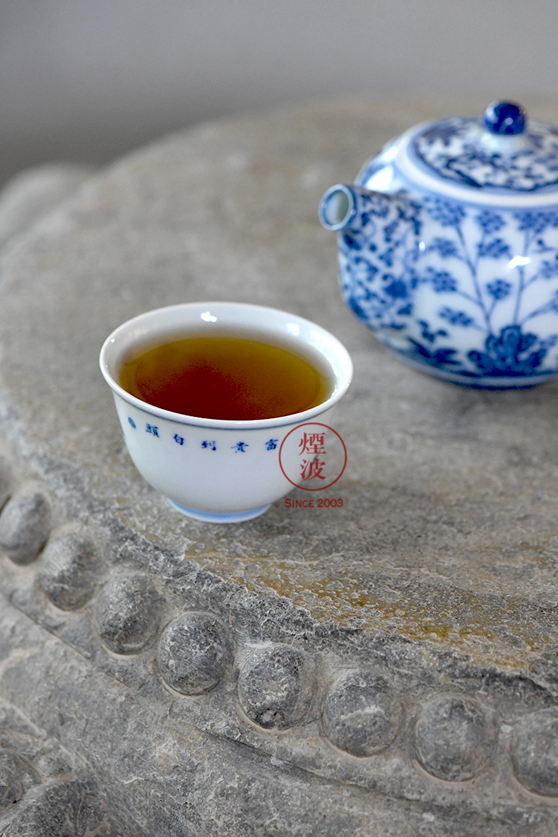 Jingdezhen lesser RuanDingRong made lesser hand - made of blue and white porcelain with a silver spoon in its ehrs expressions using the to white - crested sample tea cup