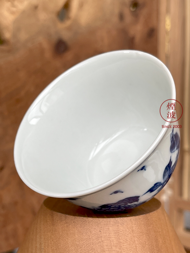 Jingdezhen lesser RuanDingRong made lesser hand - made of blue and white porcelain with a silver spoon in its ehrs expressions using the to white - crested sample tea cup