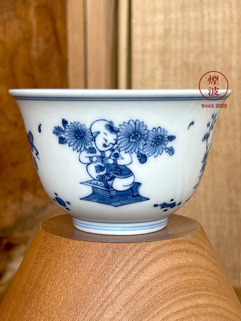 Jingdezhen blue and white meilan lesser RuanDingRong made lesser money lotus by four seasons boy baby play sample tea cup tea cups