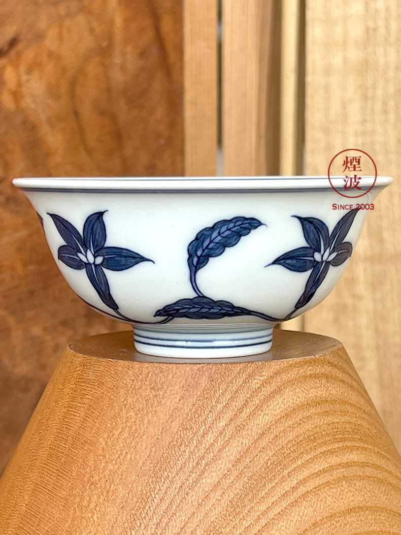 Jingdezhen spring auspicious jade Zou Jun up and imitation Ming blue and white tie up eight new system branch lilies painting sketch cup expressions using
