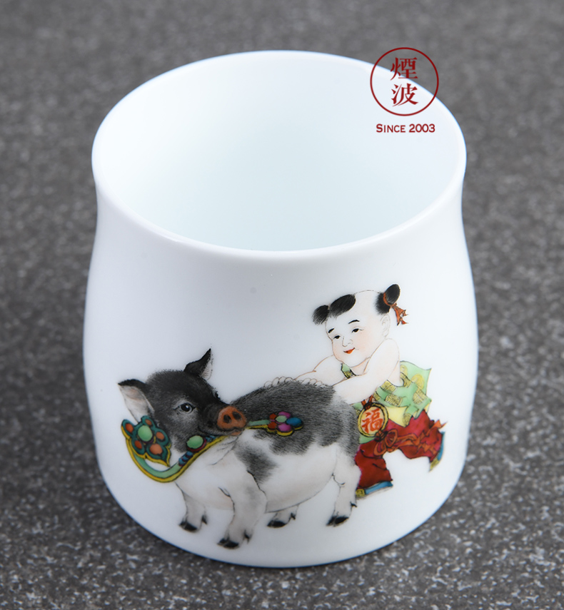 Those nine calcinations hand - made famille rose porcelain jingdezhen experienced painters lam, well the first year of the pig bar cup