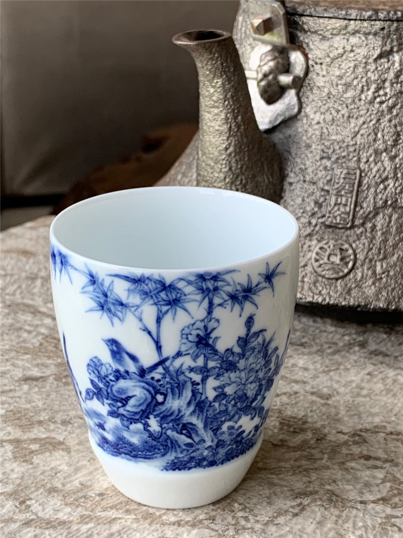 Those jingdezhen nine calcinations hand - made of blue and white porcelain painting of flowers and edify kudan hand cup tea cups