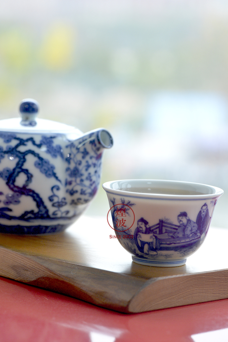 Jingdezhen lesser RuanDingRong made lesser money between blue and white garden poetry may leave keller cup