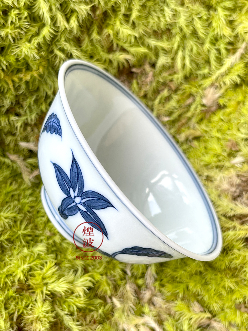 Jingdezhen spring auspicious jade Zou Jun up and imitation Ming blue and white tie up eight new system branch lilies painting sketch cup expressions using