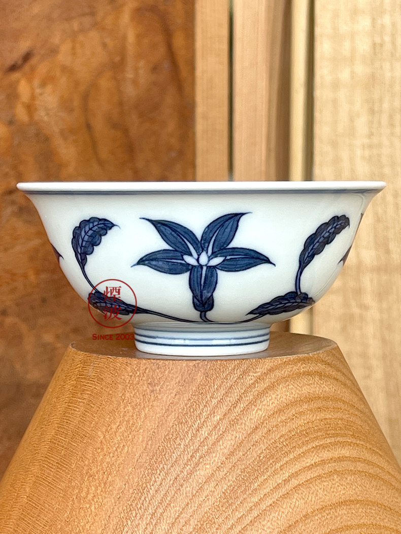 Jingdezhen spring auspicious jade Zou Jun up and imitation Ming blue and white tie up eight new system branch lilies painting sketch cup expressions using