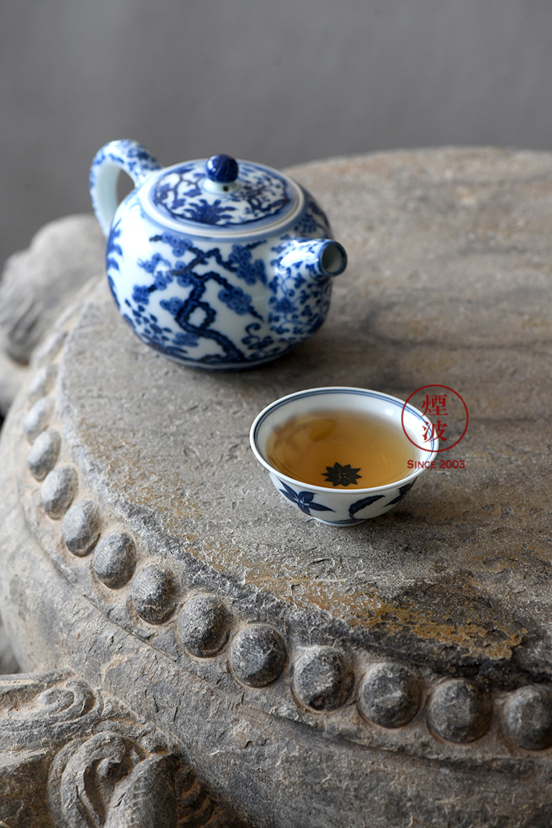 Jingdezhen spring auspicious jade Zou Jun up and imitation Ming blue and white tie up eight new system branch lilies painting sketch cup expressions using