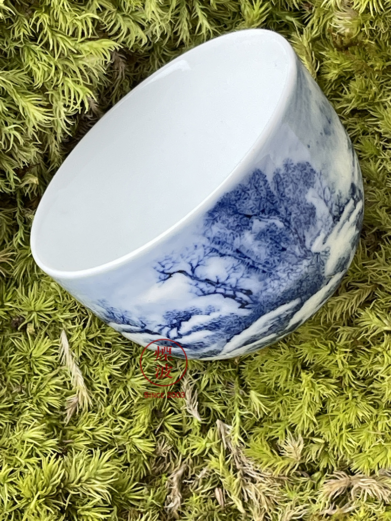 Jingdezhen blue and white snow scenery nine calcinations hand - made porcelain wonderful hand cups chicken cylinder cup