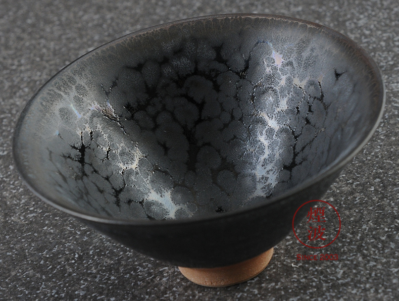 Made those Japanese pottery master tao 葊 up of soil the clear oil droplets temmoku built light tea cups