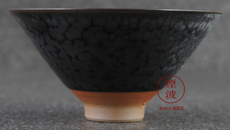 Made those Japanese pottery master tao 葊 up of soil the clear oil droplets temmoku built light tea cups