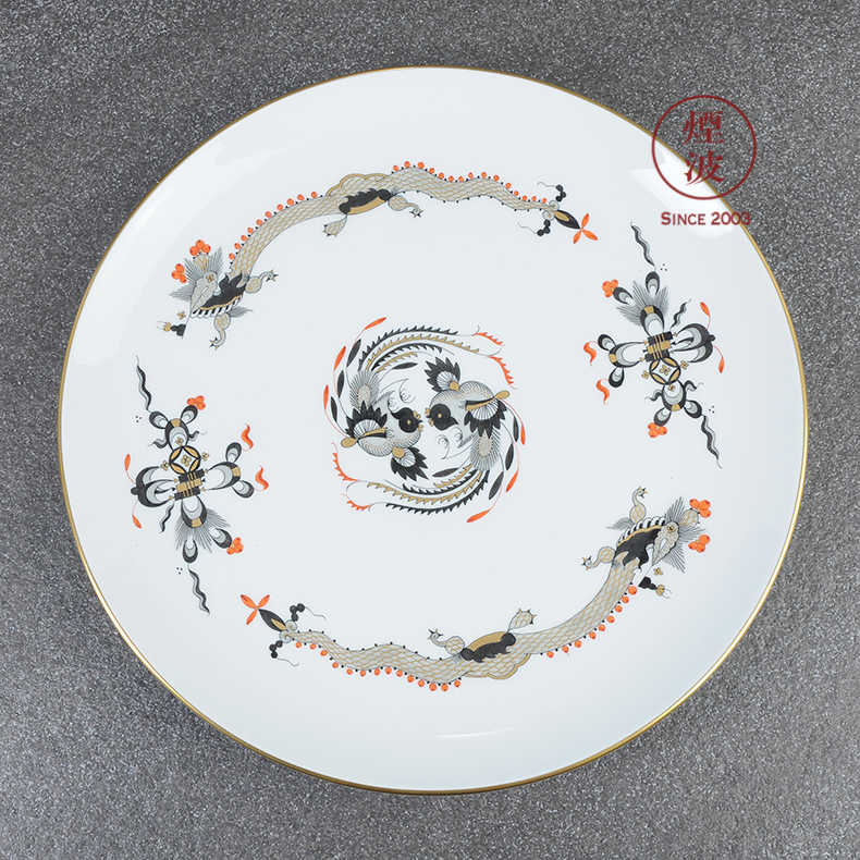 German mason MEISSEN porcelain, black royal dragon series paint alum red continental plates shallow plate of 280 mm