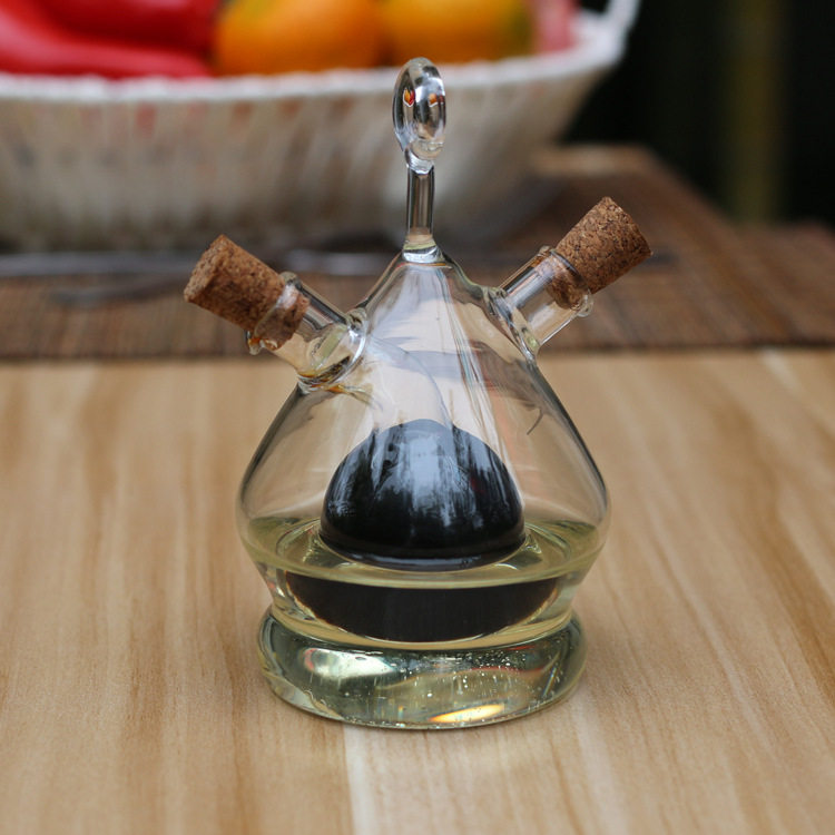Direct selling European-style creative handmade transparent glass oil and vinegar seasoning bottle two-in-one kitchen dining room supplies tool accessories