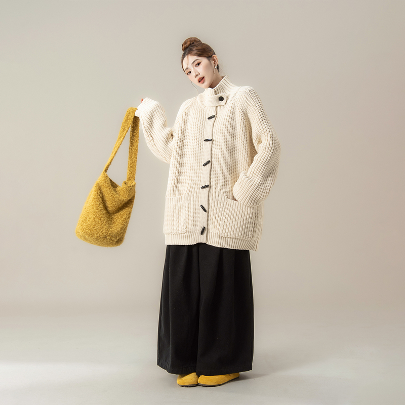 Off-White Korean Style Loose and Casual High-Neck Sweater Coat with Horn Buttons for Women, New Thickened and Warm Top for Autumn and Winter