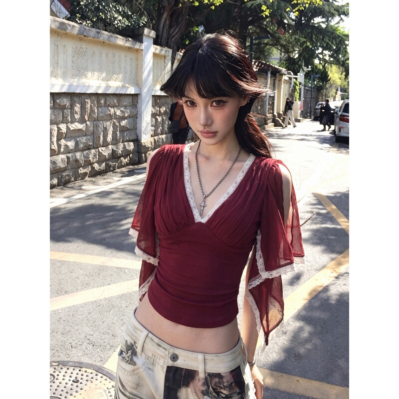Retro Red Lace V-Neck Shawl Sleeveless T-Shirt for Women in Summer with Beautiful Design and Off-Shoulder Waist-Cinching Sexy Style Top Retro Red Lace V-Neck Shawl Sleeveless T-Shirt for Women in Summer with Beautiful Design and Off-Shoulder Waist-Cinching Sexy Style Top