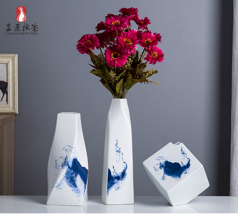 Jingdezhen small expressions using vases, flower arranging flower implement dried flower flower vases furnishing articles floret bottle wine cabinet office computer desk