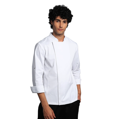 Шеф -повара по шеф -повару Мужчины и женщины с длинными пустями -на нем больше метров после ресторана, повар кухонного питания