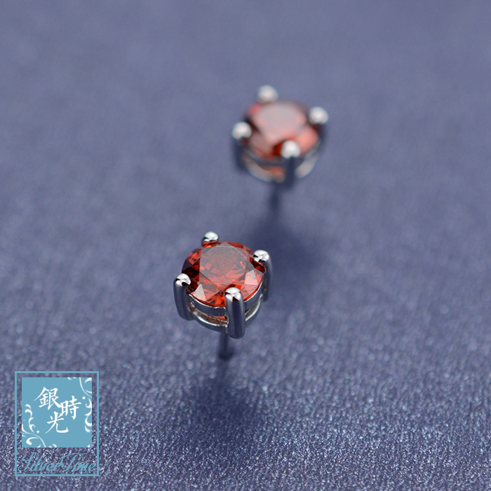 Silver Time S925 Sterling Silver Stud Earrings Mini Four-Claw Diamond Garnet Zircon Earrings Simple Fashion Versatile Earrings