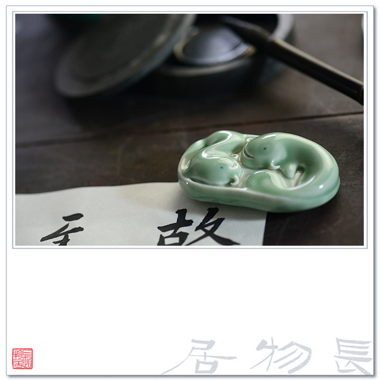 Offered home - cooked at taste, green glaze program catfish book town jingdezhen ceramics by hand paperweight paper weight four treasures of the study calligraphy supplies