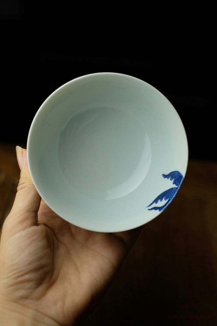 The rule in micro defects offered home - cooked view hand - made tureen jingdezhen blue and white porcelain is hand - made ceramic tea cups