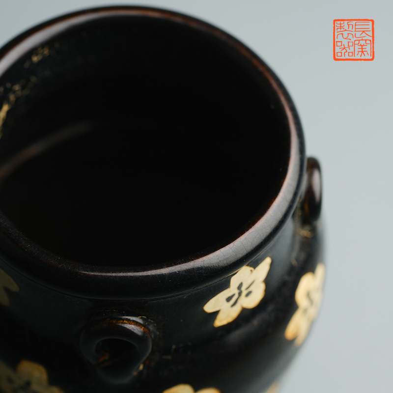 Offered home - cooked jizhou up in black glaze carved flower name plum texture is a small jar of jingdezhen ceramic vase is placed by hand