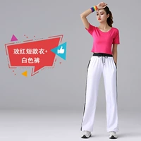 Короткие белые штаны, напульсники