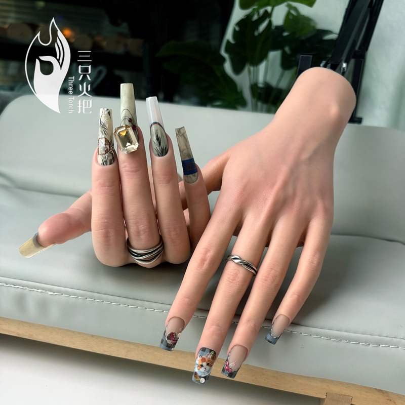 Nail Art Hand Model for Displaying Jewelry and Bracelets, Exquisite Fully-Positioned Simulation Model for Practicing Nail Wear and Fake Hand Practice