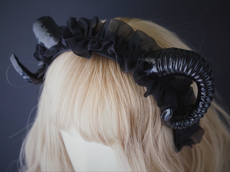 Black Horn Lace in Use