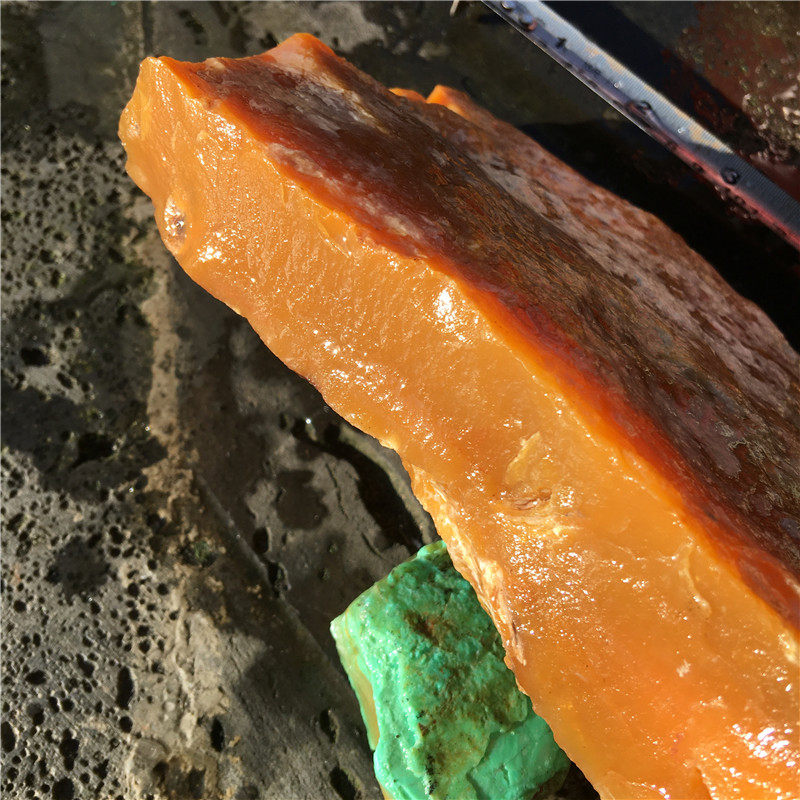 Myanmar yellow material Myanmar's yellow jade natural yellow dragon jade chicken oil yellow raw stone hair hand condensed with egg yolks