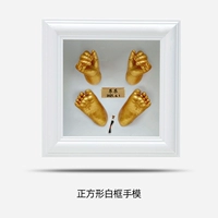 Квадратная белая коробка