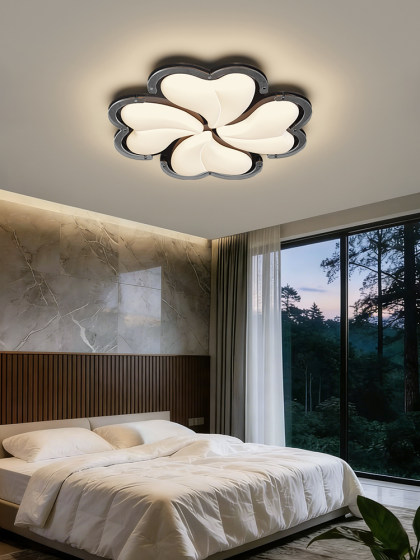 Italian bedroom ceiling lamp 2026 new designer creative warm four-leaf clover master bedroom room lamp Zhongshan lamps